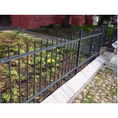 Ogrodzenie konstrukcji aluminiowej - model w podwójnym ryglu