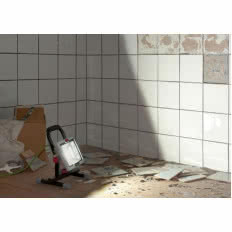 Lampa robocza SKIL model 0320  - oszczędne i ekologiczne oświetlenie podczas remontu
