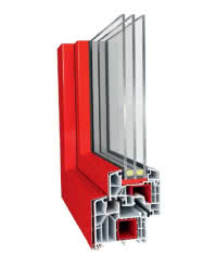 Kolorowe PVC nie blednie, bo jest barwione w masie, a do jego składu dodawane są stabilizatory, zapewniające niezmienność barw